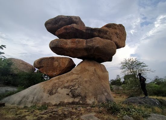 zimbabwe/mashonaland-east/landmark/epworth-balancing-rocks
