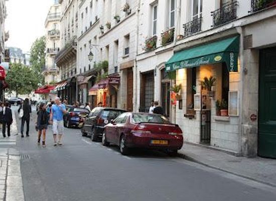 france/versailles/landmark/rue-saint-louis-en-l-ile