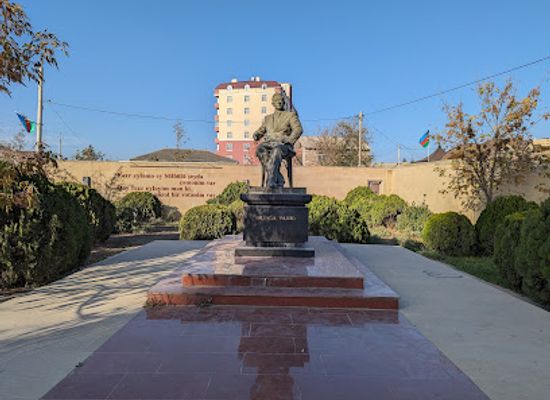 azerbaijan/ali-bayramli/landmark/aliagha-vahid-monument