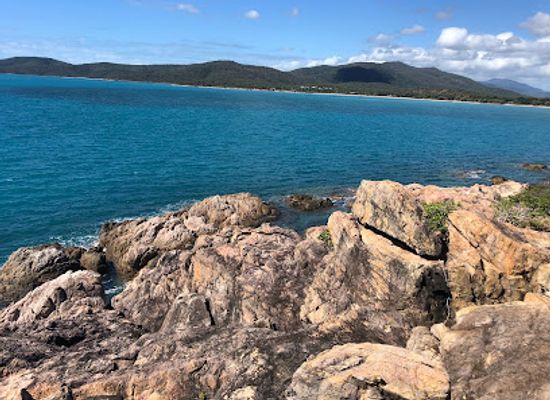 australia/whitsunday-islands/landmark/blackcurrant-island