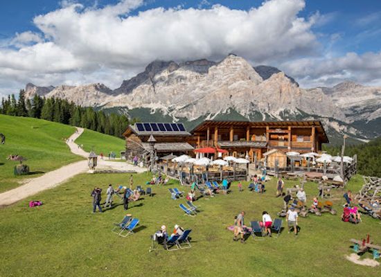 italy/alta-badia/landmark/rifugio-malga-saraghes