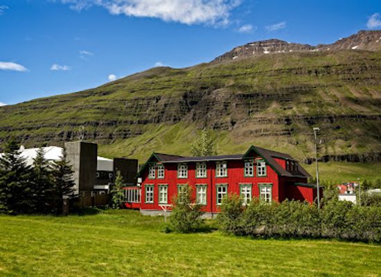 iceland/seydisfjordur/landmark/hafaldan-hi-hostel-seydisfjordur