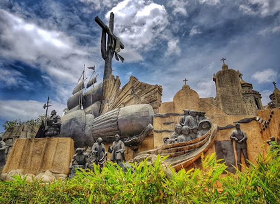 philippines/cebu/landmark/heritage-of-cebu-monument