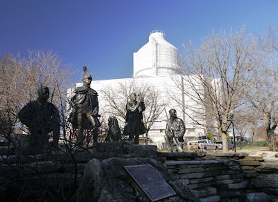 missouri/jefferson-city/landmark/lewis-and-clark-monument