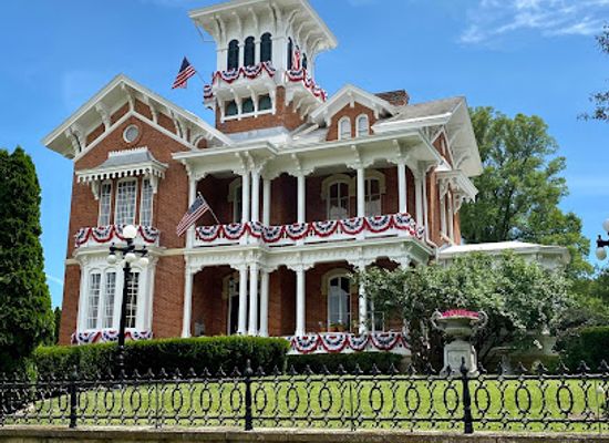 wisconsin/driftless-area/landmark/belvedere-mansion