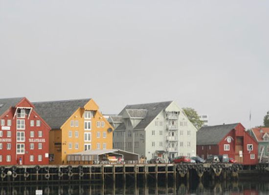 norway/tromso/sentrum/landmark/roald-amundsen-monument