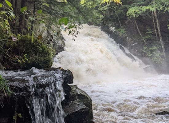 massachusetts/berkshires/landmark/wahconah-falls-state-park