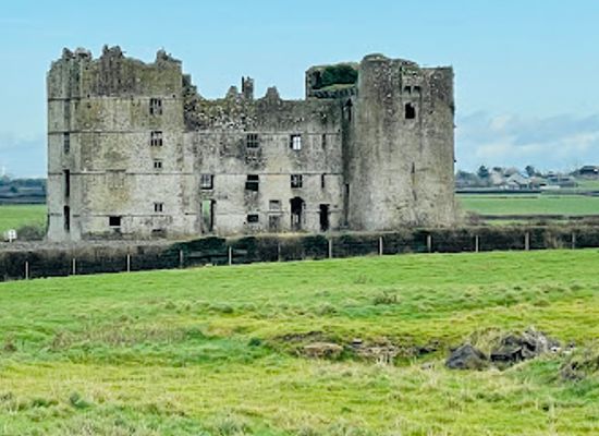 ireland/county-tipperary/landmark/loughmore-castle