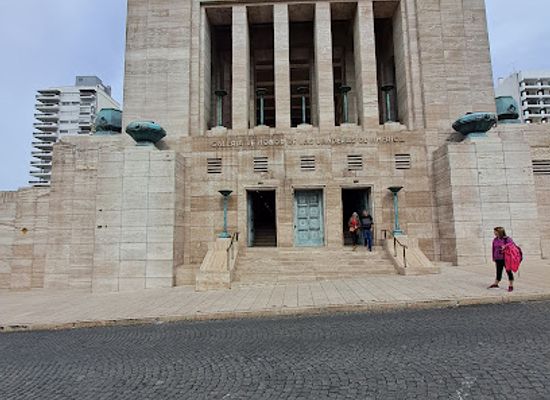 argentina/rosario/landmark/galeria-de-honor-de-las-banderas-de-america