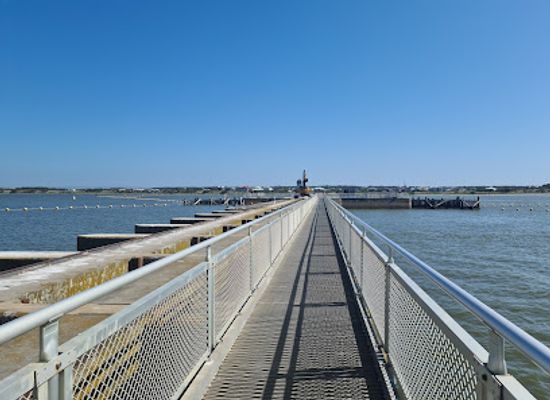 australia/south-east-south-australia/landmark/goolwa-barrage