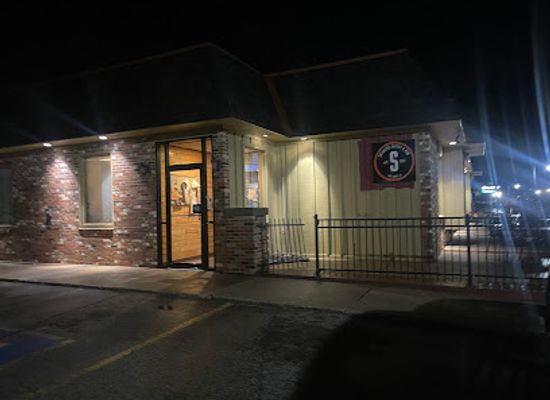 iowa/fort-dodge/landmark/sneakers-eatery-and-pub