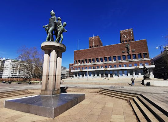 norway/oslo/landmark/city-hall-square