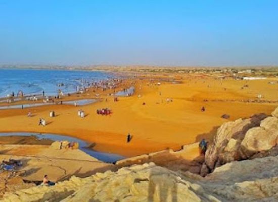 pakistan/makran-coast/landmark/gadani-beach