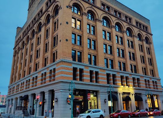 wisconsin/milwaukee/third-ward/landmark/the-marshall-building