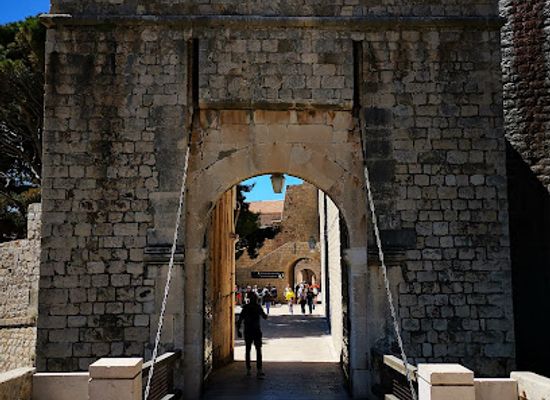 croatia/dubrovnik/ploce/landmark/ploce-gate