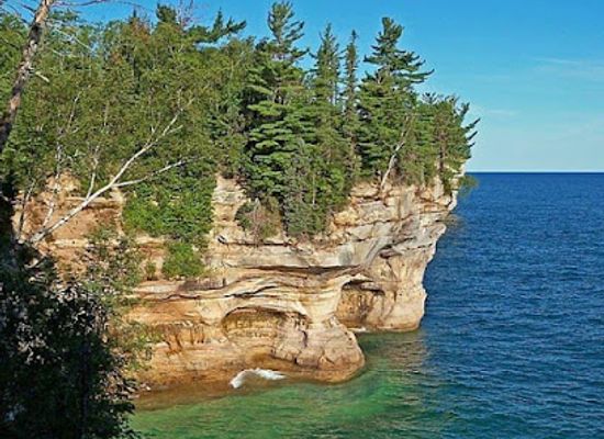 michigan/pictured-rocks-national-lakeshore/landmark/chapel-rock