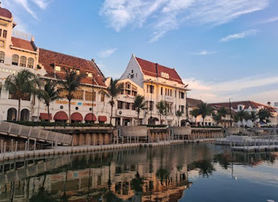 malaysia/east-malaysia/landmark/wisata-rumah-dua-negara