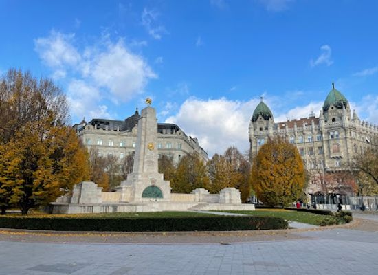 hungary/central-hungary/landmark/ronald-reagan-statue