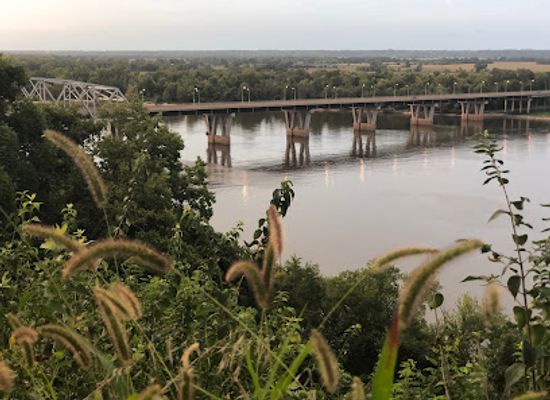 missouri/hannibal/landmark/mark-twain-memorial-bridge