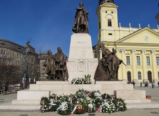 hungary/debrecen/landmark/lajos-kossuth-monument