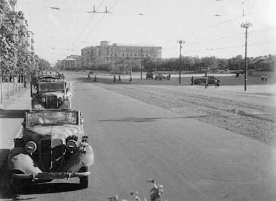 ukraine/donetsk/landmark/teatral-na-square
