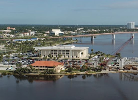 florida/daytona-beach/landmark/daytona-beach-area-convention-visitor-bureau