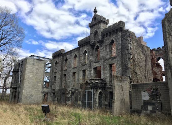 new-york/long-island/landmark/smallpox-memorial-hospital