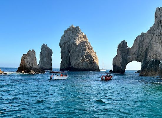 mexico/cabo-san-lucas/landmark/cabo-blue-boat