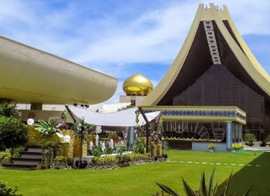 brunei/tutong-district/landmark/surau-istana-nurul-iman