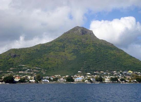 mauritius/grand-baie/landmark/ebrahim-tours