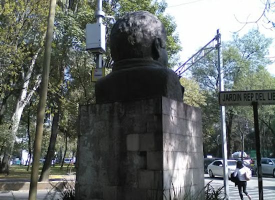 mexico/mexico-city/polanco/landmark/busto-a-luis-donaldo-colosio