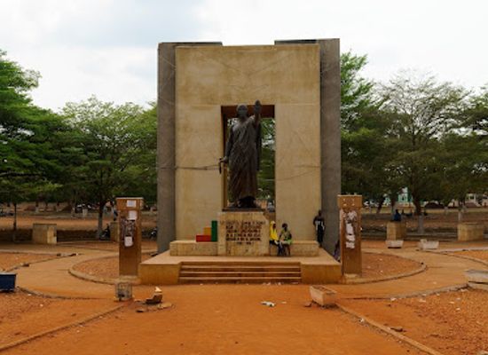 benin/donga/landmark/behanzin-statue
