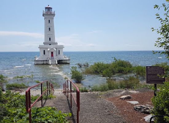 canada/niagara-peninsula/landmark/point-abino-lighthouse-national-historic-site