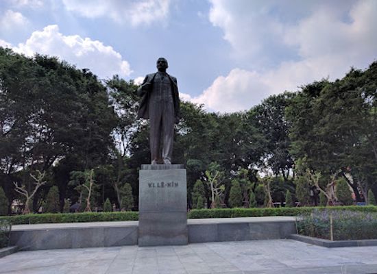 vietnam/red-river-delta/landmark/statue-of-lenin