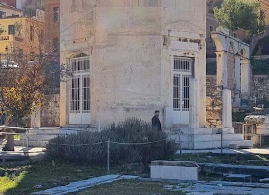 greece/athens/syntagma/landmark/late-roman-tower-wall-foundations
