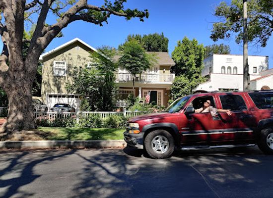 california/hollywood/landmark/halloween-house