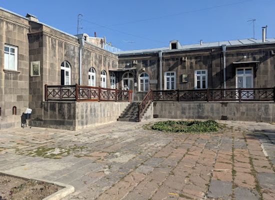 armenia/gyumri/landmark/the-gallery-of-mariam-and-eranuhi-aslamazyan-sisters