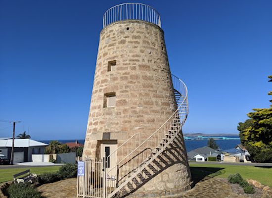 australia/south-australia/landmark/the-old-mill-lookout