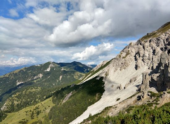 liechtenstein/augstenberg-trail/landmark/furstin-gina-weg