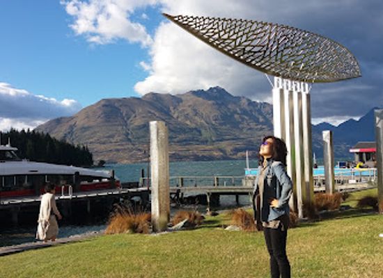 new-zealand/queenstown/landmark/realnz-queenstown-visitor-centre