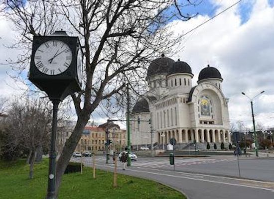 romania/arad/landmark/holy-trinity-cathedral-arad