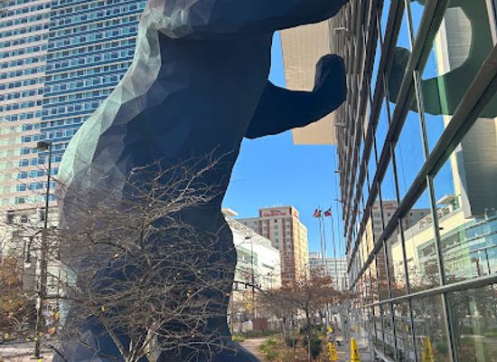 colorado/denver/downtown-denver/landmark/big-blue-bear