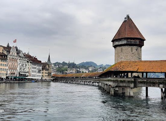 switzerland/lucerne/chapel-bridge/landmark/sternenplatz-square
