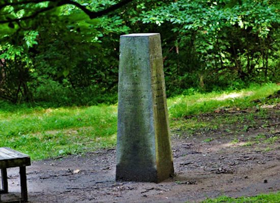 delaware/new-castle-county/landmark/arc-corner-monument-stone