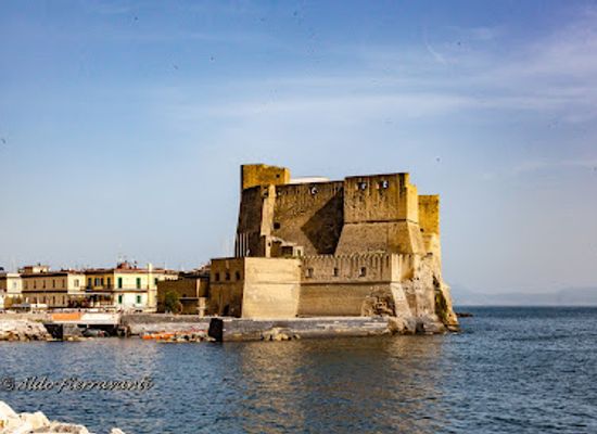 italy/naples/landmark/ovo-castle