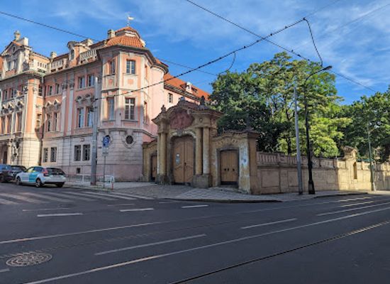 czechia/prague/new-town/landmark/faust-house