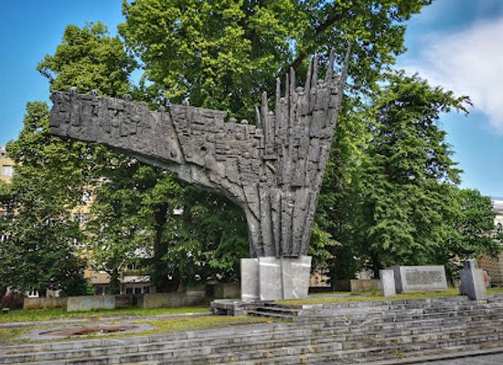 slovenia/savinja/landmark/spomenik-revolucije
