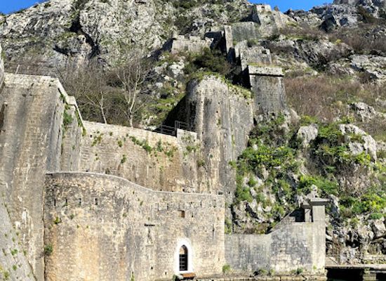 montenegro/bay-of-kotor/landmark/gurdic-bastion