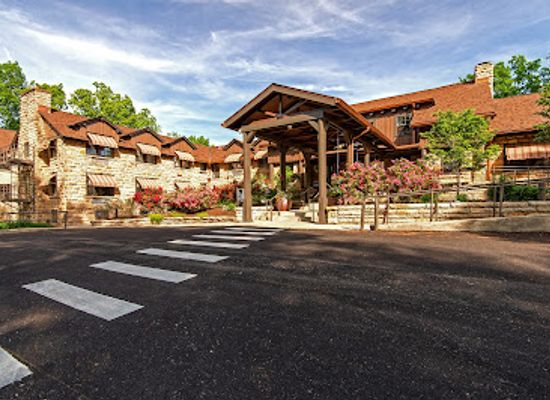 kentucky/appalachian-plateau/landmark/cumberland-falls-state-resort-park