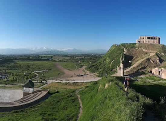 tajikistan/zarafshan-valley/landmark/hisor-fortress